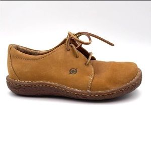 Born Tan Leather Hiking Flat Hiking Sneakers